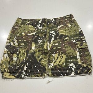 Cabi Cargo Skirt Y2K Camo Size 8 Green Palm Jungle Leaf Cotton Above Knee Mini